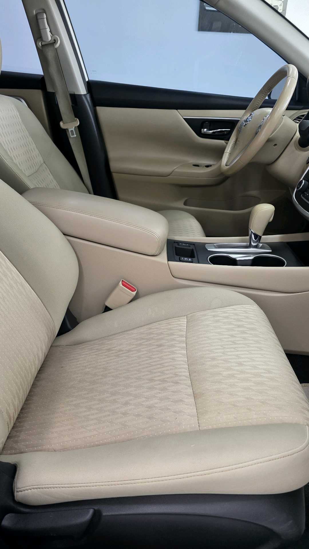 Car Image 2016 NISSAN ALTIMA SV