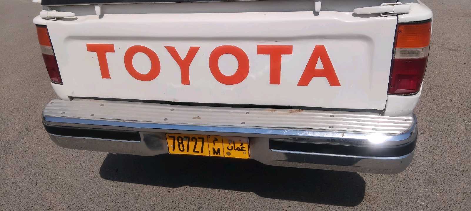 Car Image 1995 TOYOTA HILUX 2.0