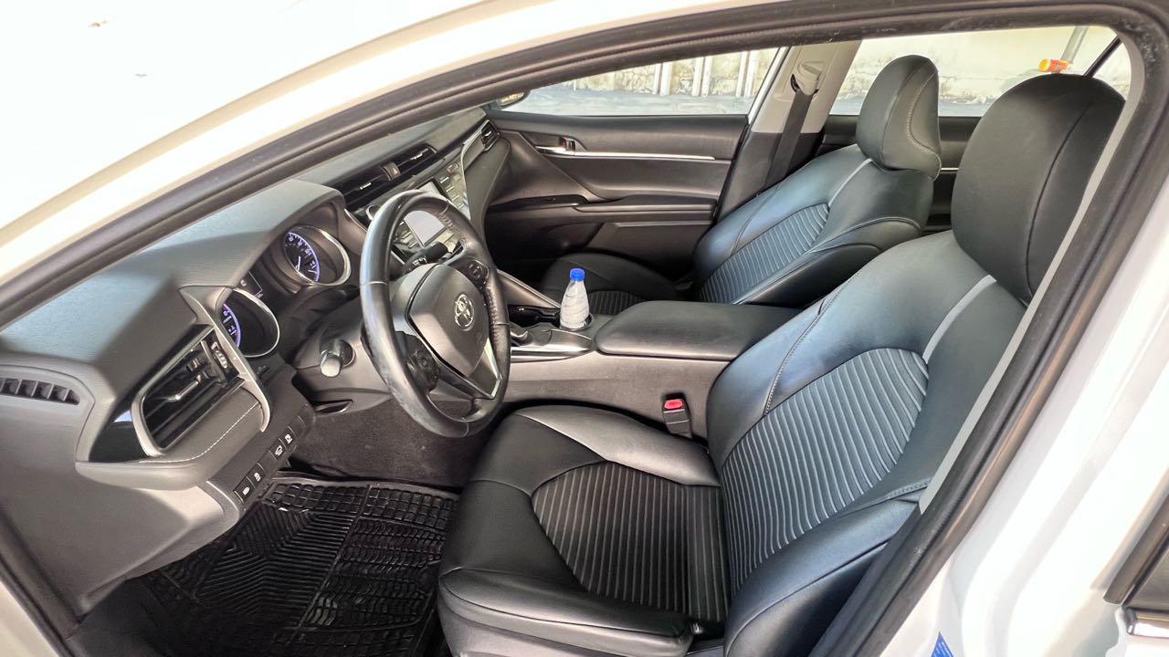 Car Image 2019 TOYOTA CAMRY SE