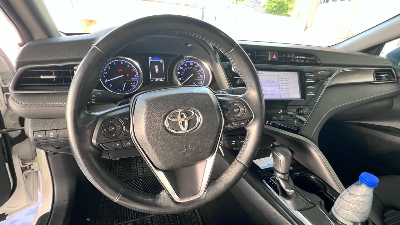 Car Image 2019 TOYOTA CAMRY SE