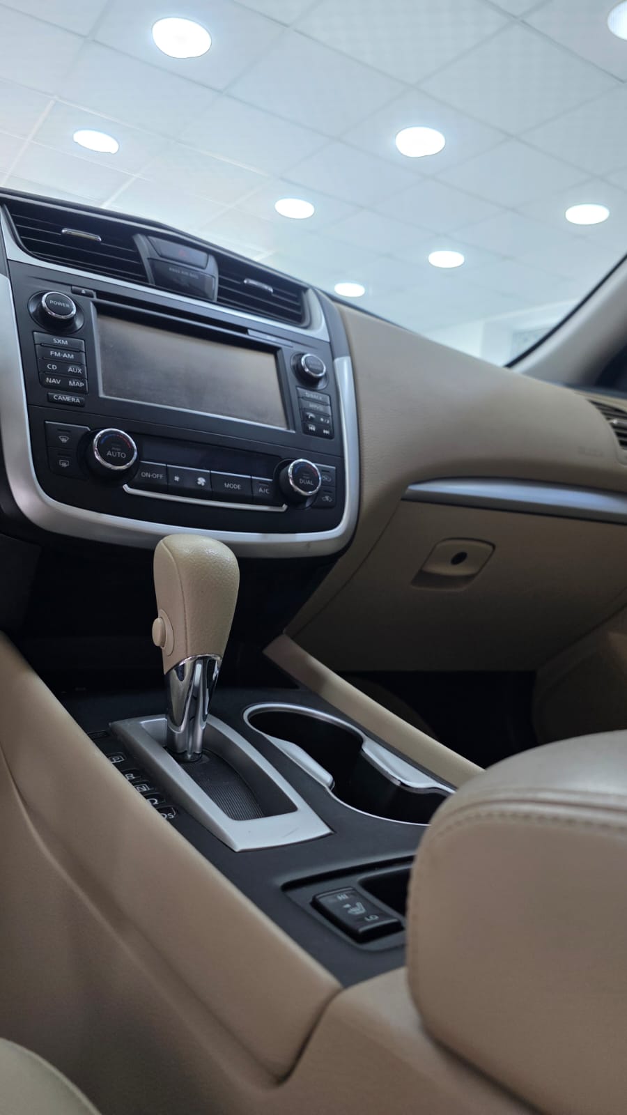 Car Image 2016 NISSAN ALTIMA SV