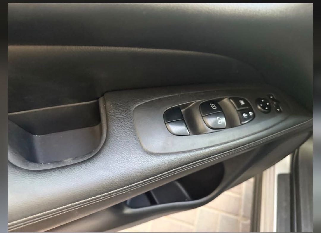 Car Image 2019 NISSAN PATHFINDER SV