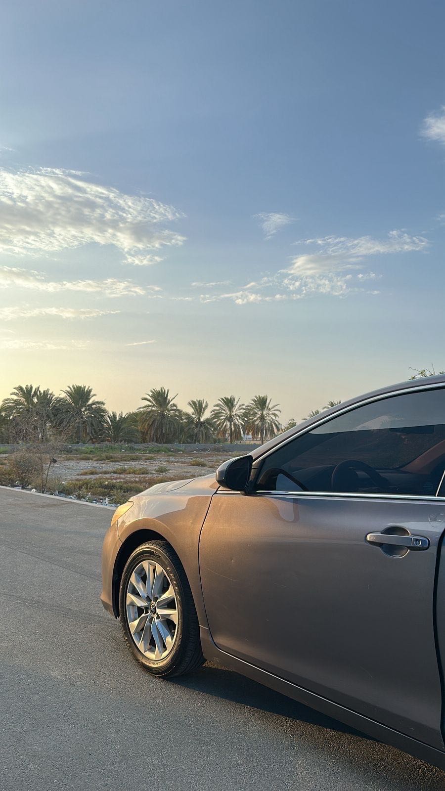 Car Image 2015 TOYOTA CAMRY LE