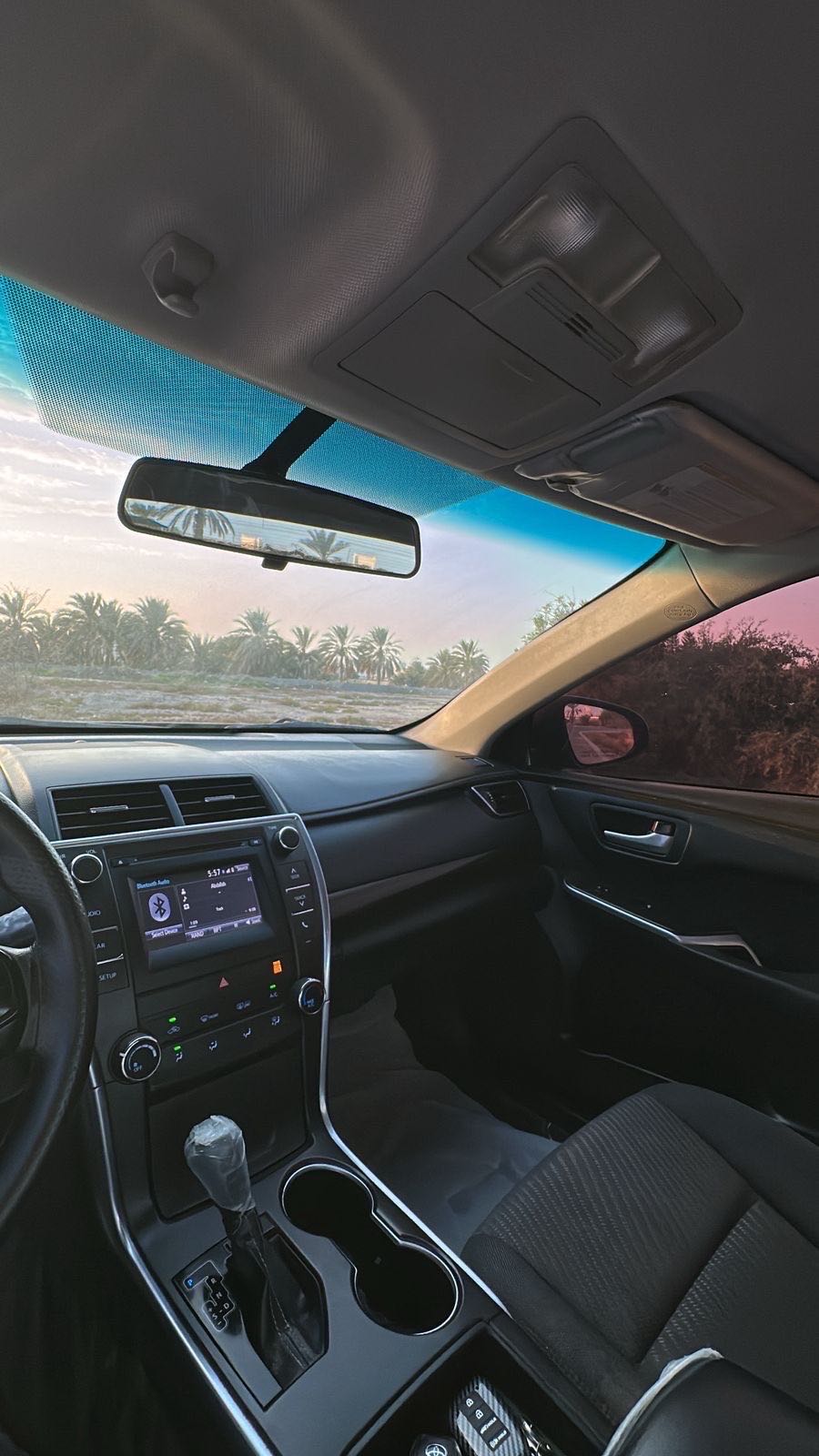 Car Image 2015 TOYOTA CAMRY LE