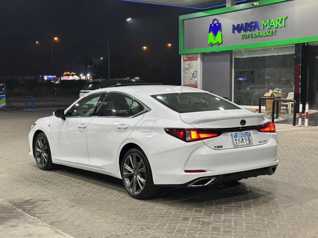 Car Image 2019 LEXUS ES F350