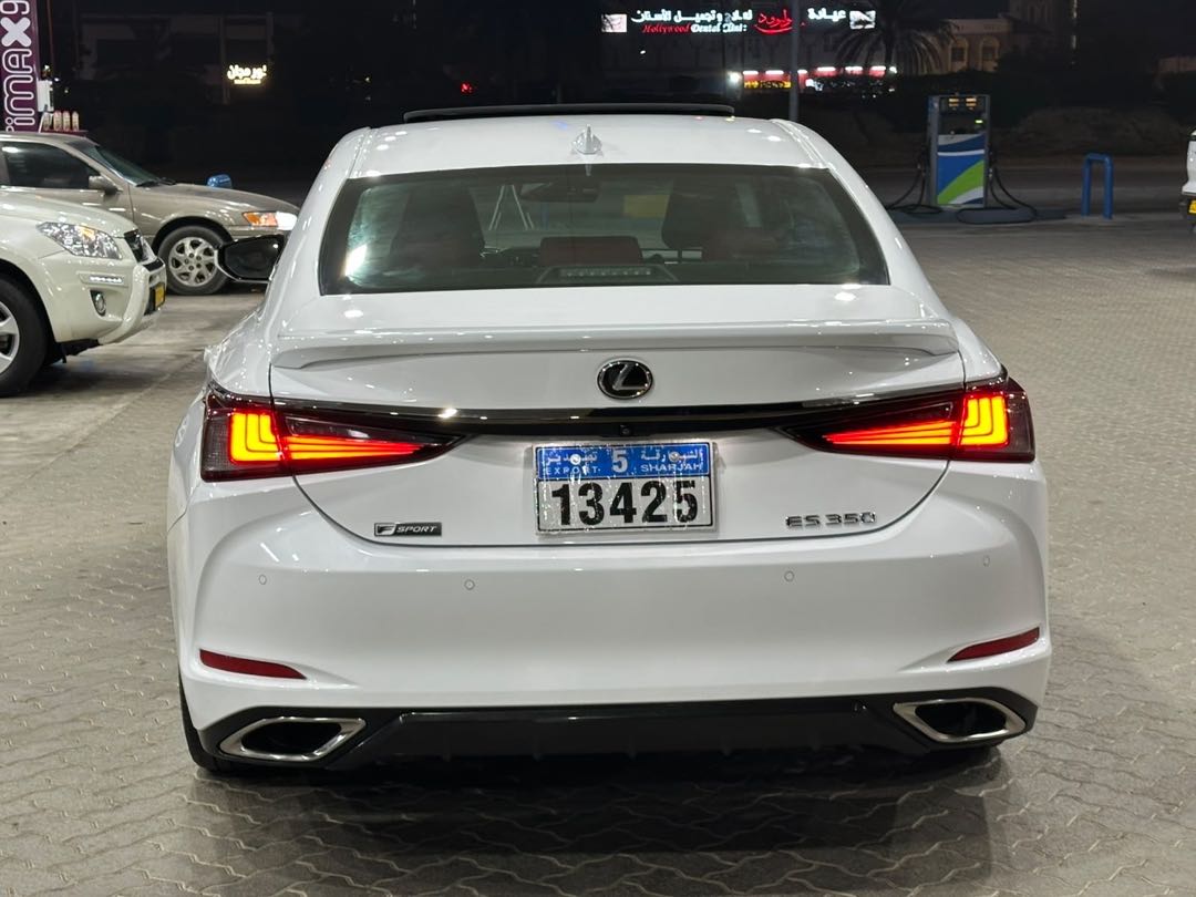 Car Image 2019 LEXUS ES F350