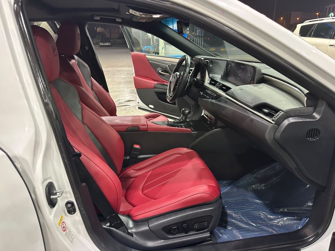 Car Image 2019 LEXUS ES F350