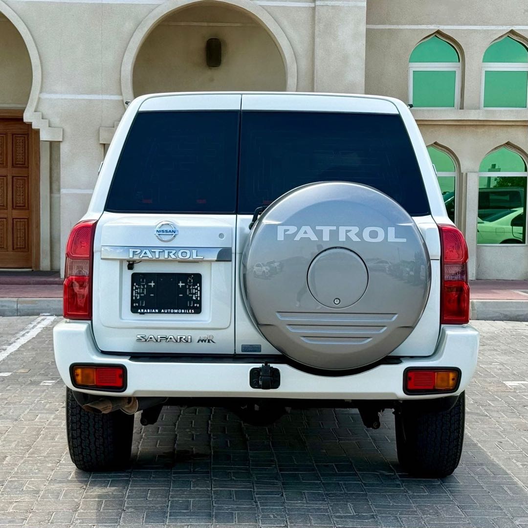 Car Image 2019 NISSAN SAFARI 