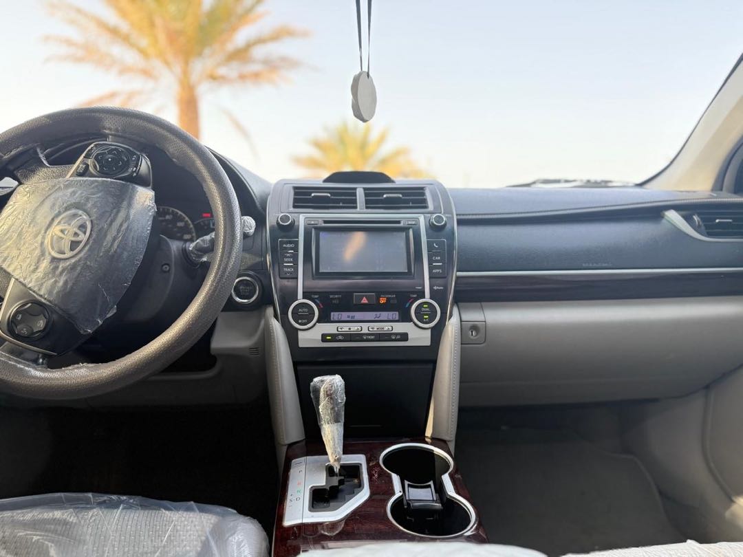 Car Image 2014 TOYOTA CAMRY XLE