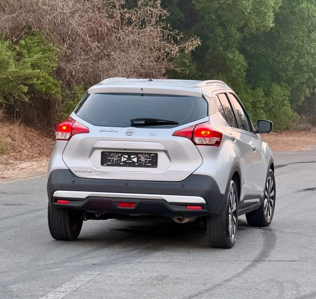 Car Image 2019 NISSAN KICKS 