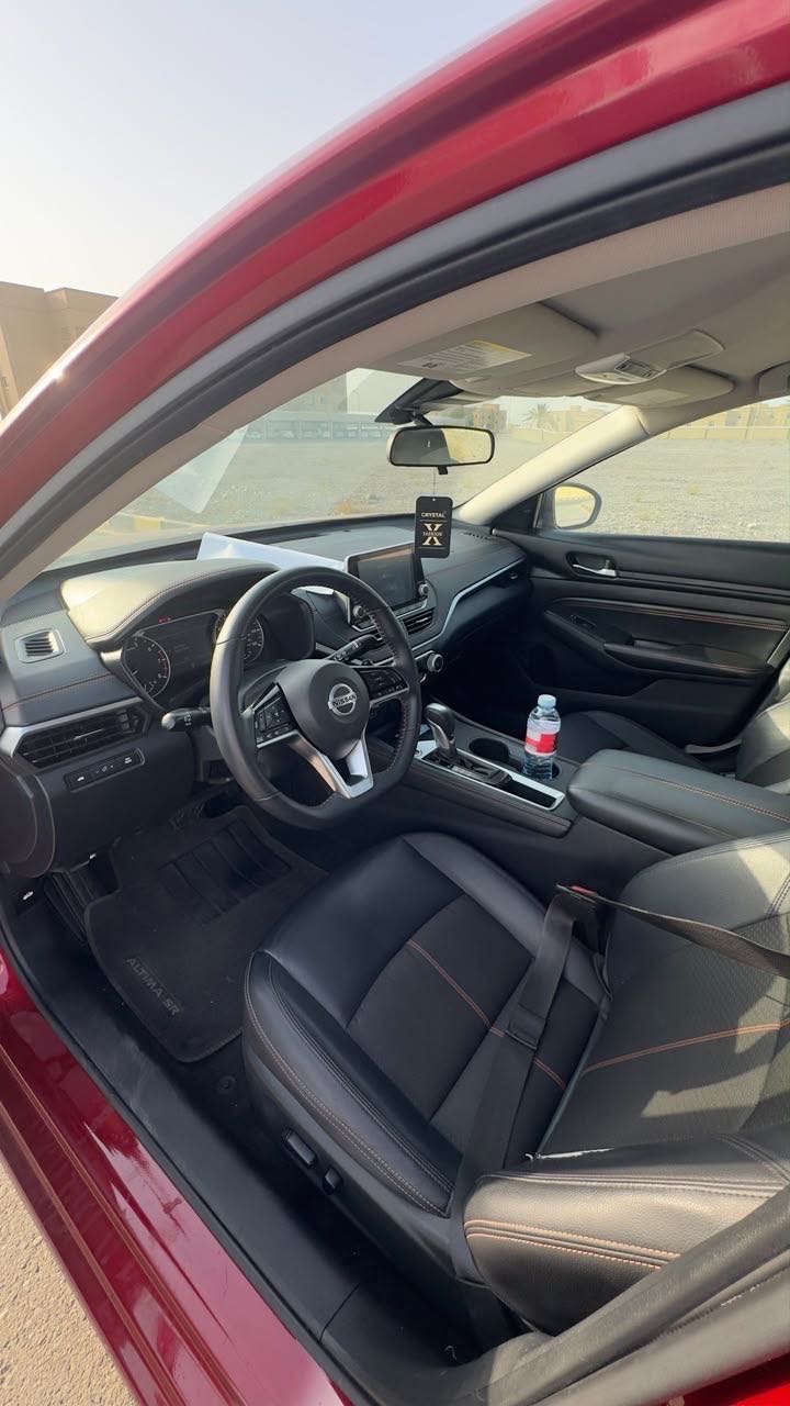 Car Image 2020 NISSAN ALTIMA SR