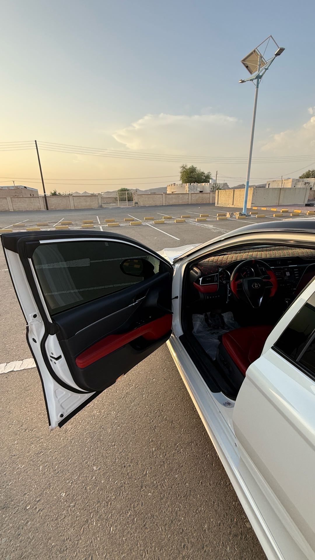 Car Image 2018 TOYOTA CAMRY XSE