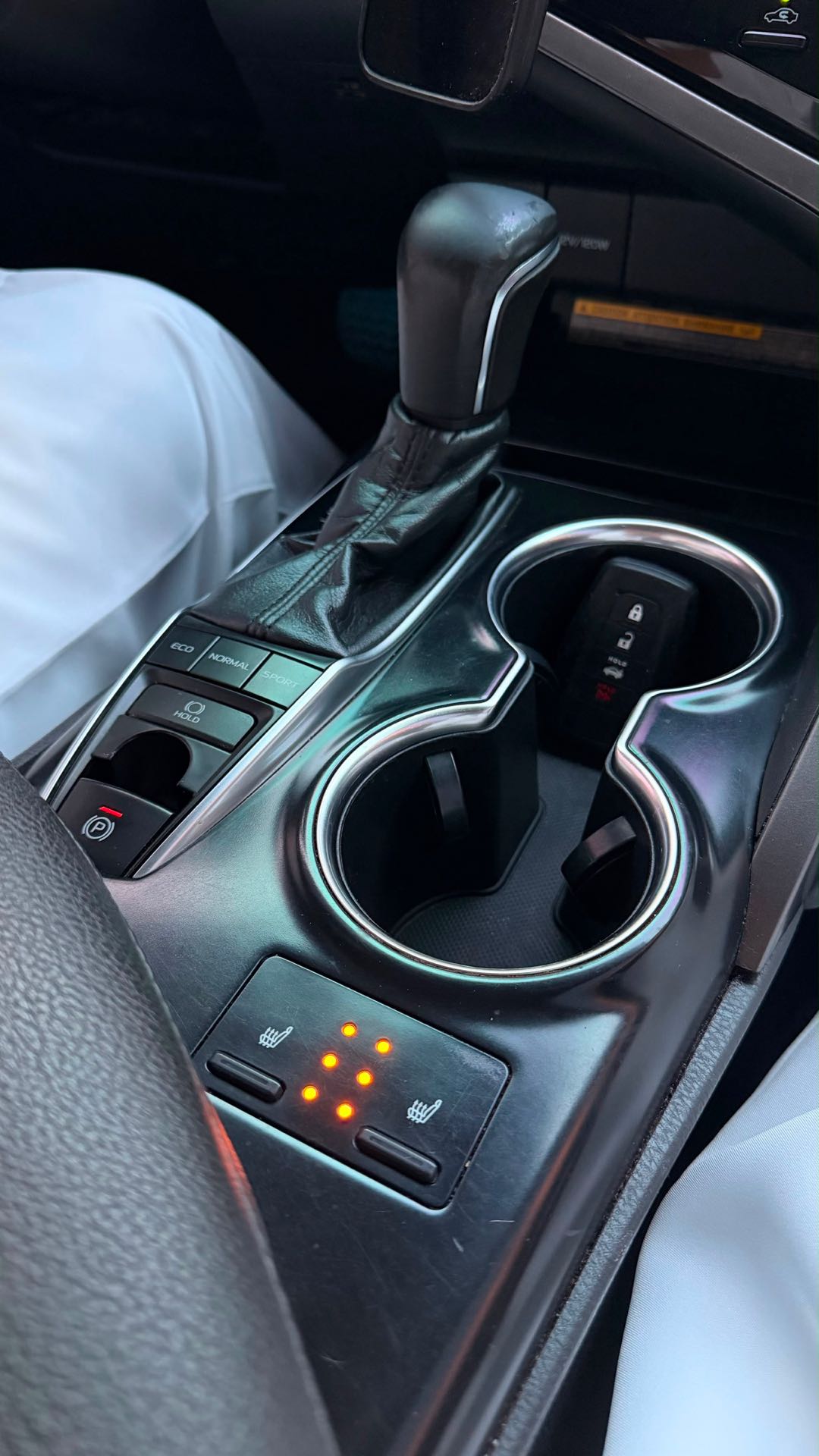Car Image 2018 TOYOTA CAMRY XSE