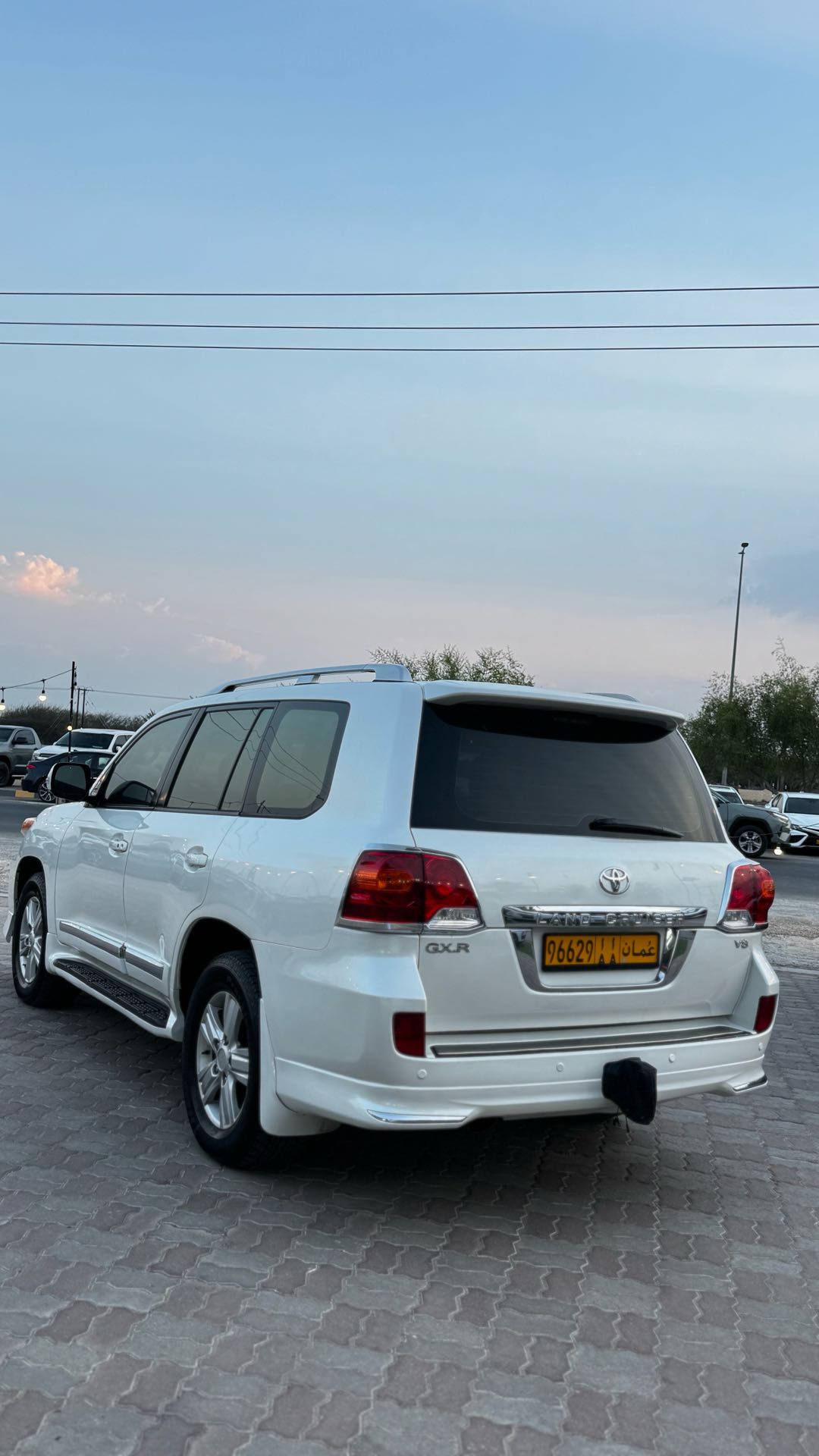 Car Image 2012 TOYOTA LAND CRUISER GX.R