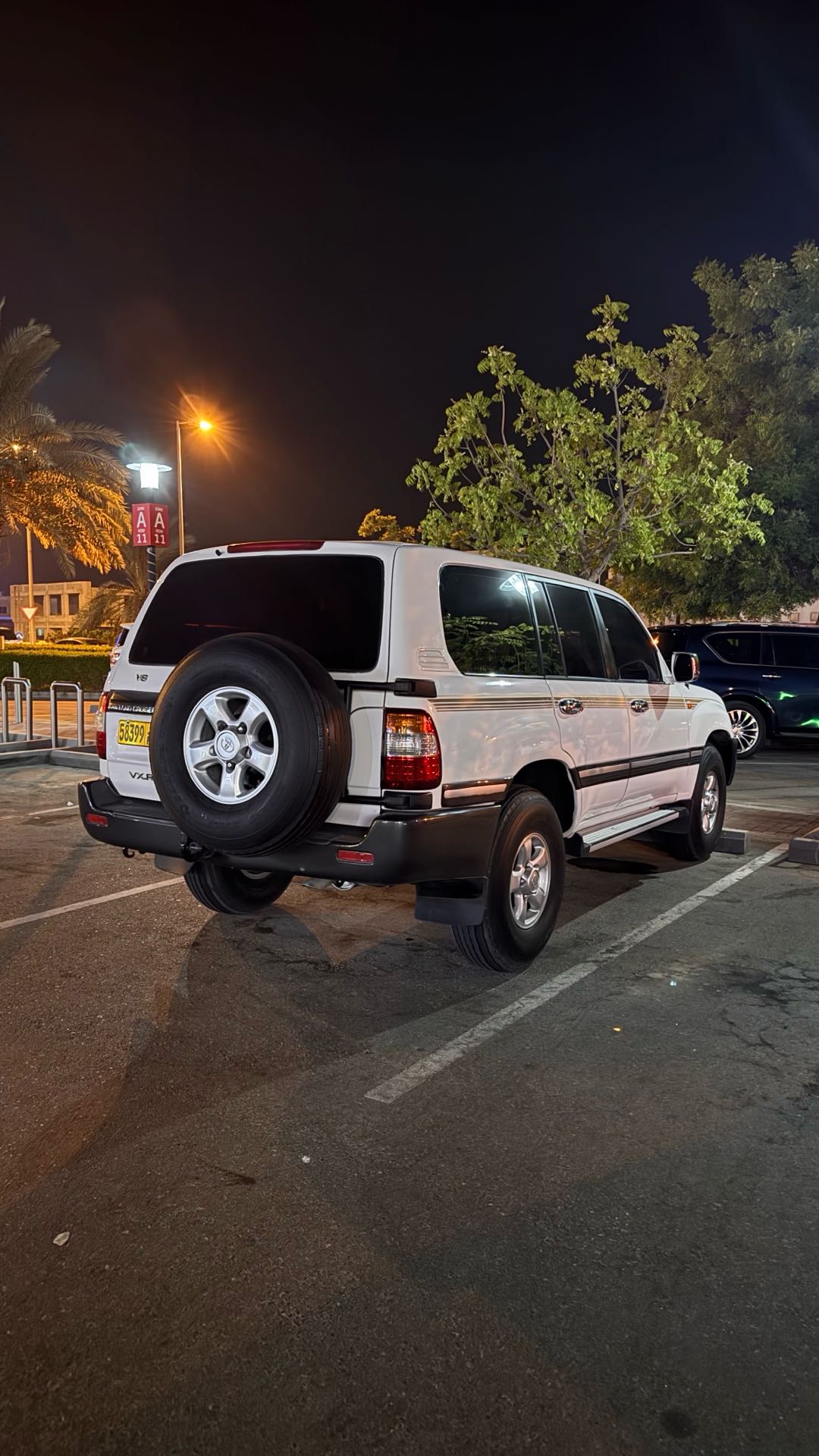 Car Image 1998 TOYOTA LAND CRUISER VX.R