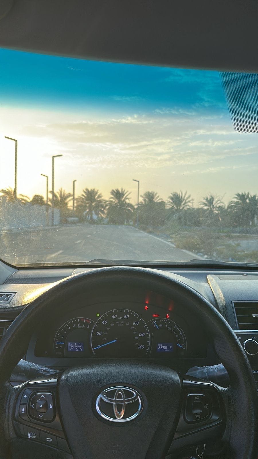 Car Image 2015 TOYOTA CAMRY LE