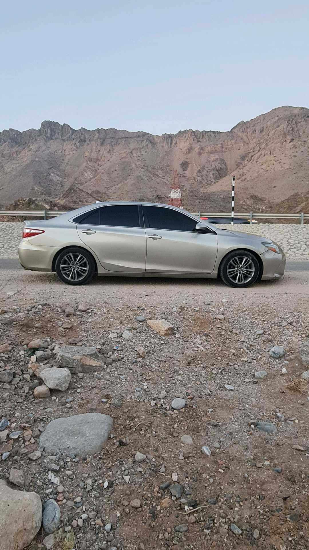 Car Image 2015 TOYOTA CAMRY SE