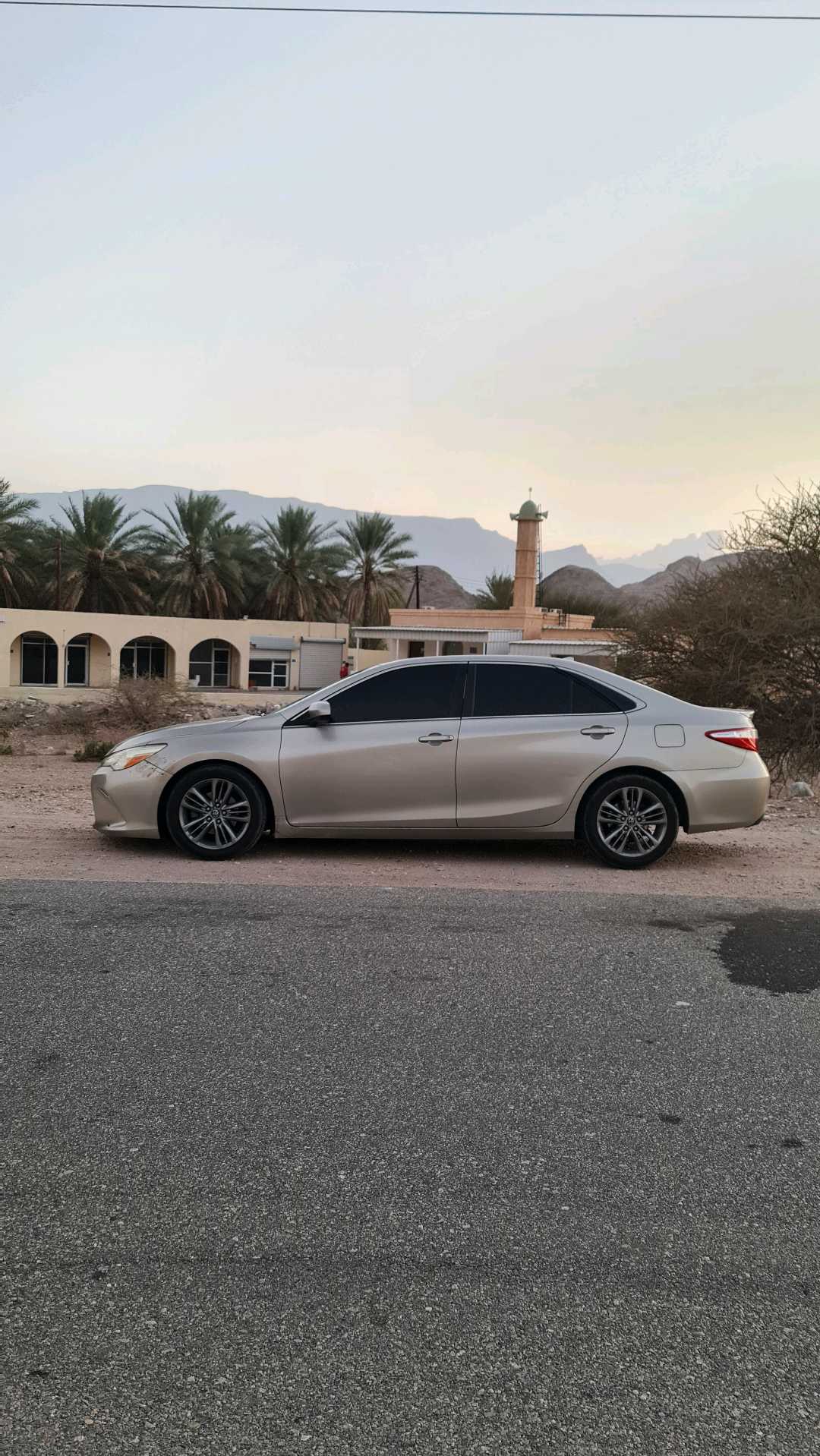 Car Image 2015 TOYOTA CAMRY SE