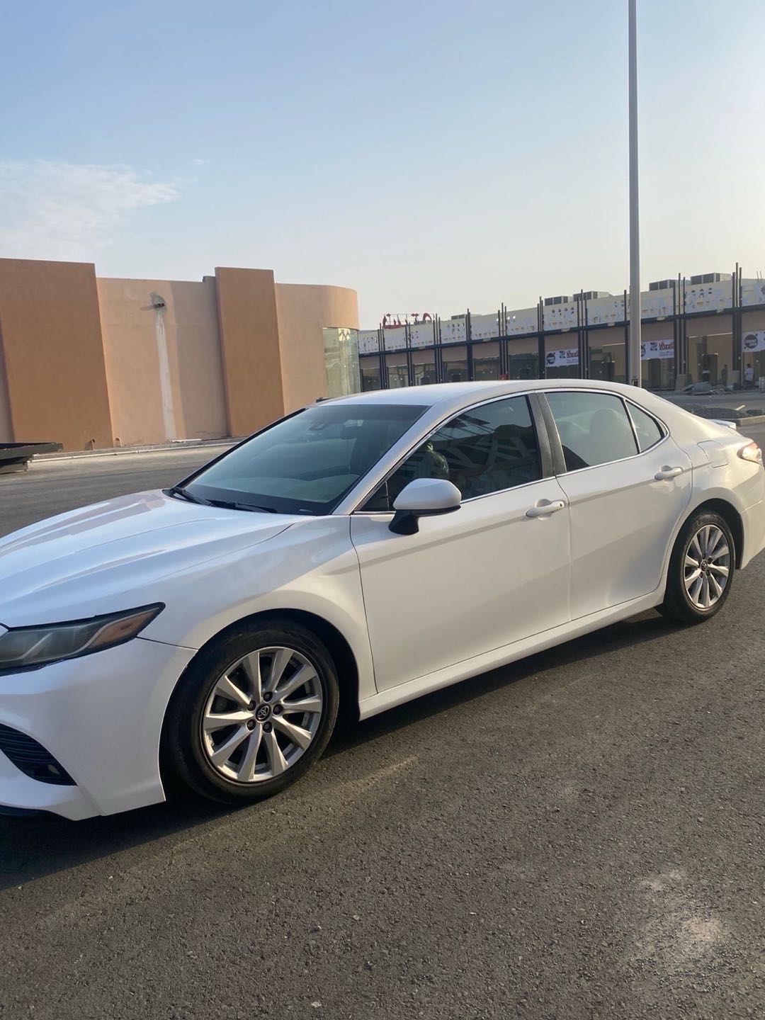 Car Image 2018 TOYOTA CAMRY LE