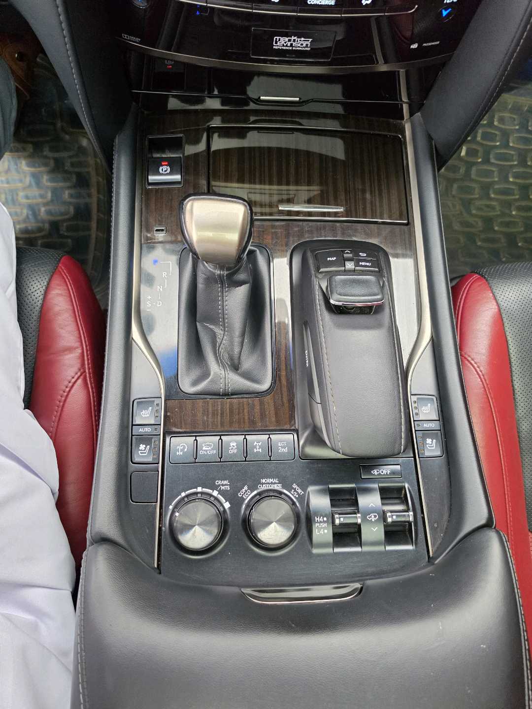 Car Image 2018 LEXUS LX 570