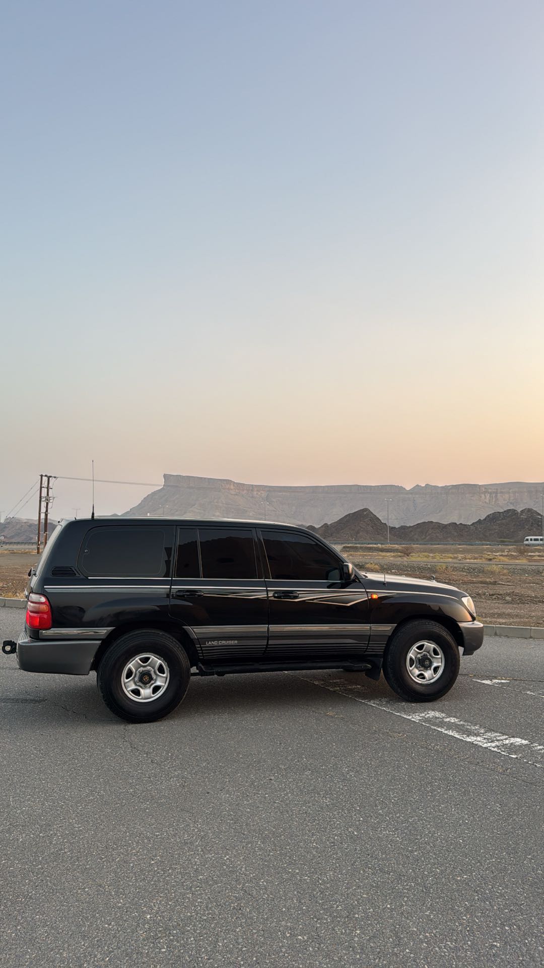 Car Image 1999 TOYOTA LAND CRUISER VX.R