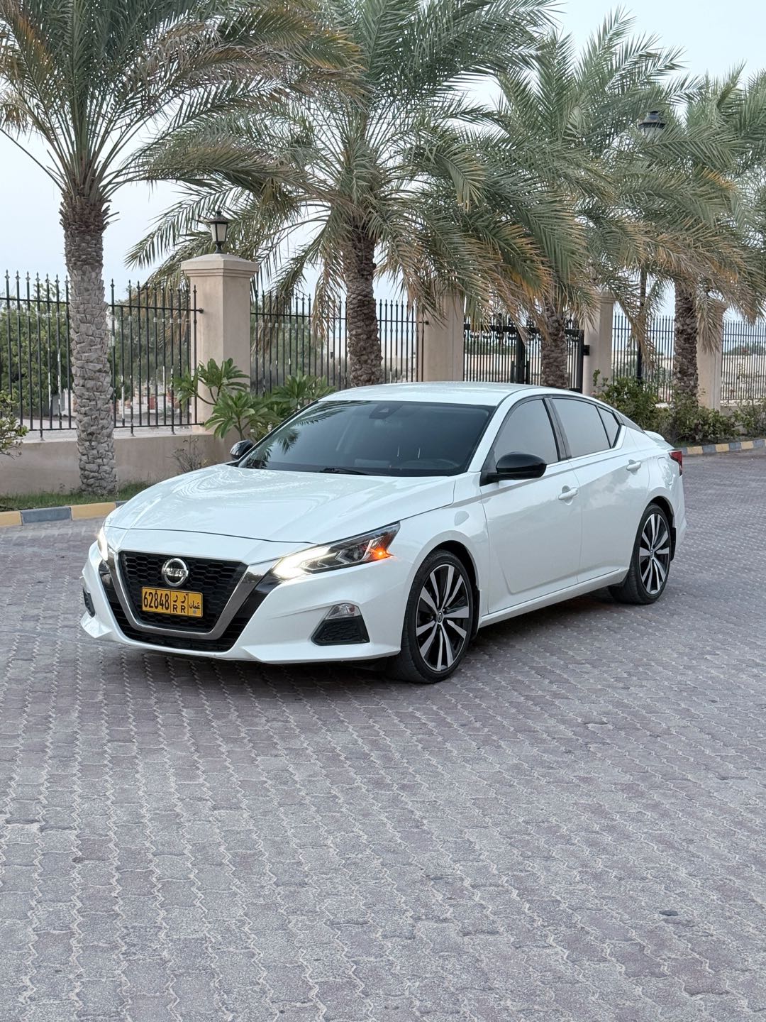 Car Image 2020 NISSAN ALTIMA SR