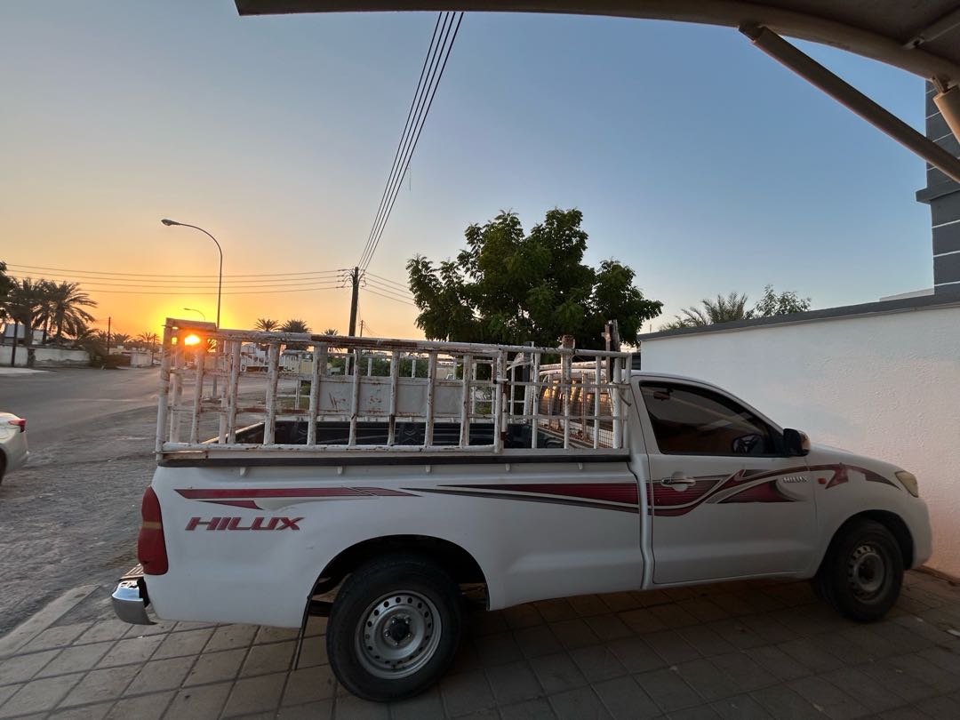 Car Image 2012 TOYOTA HILUX 