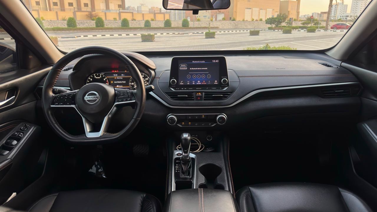 Car Image 2020 NISSAN ALTIMA SR