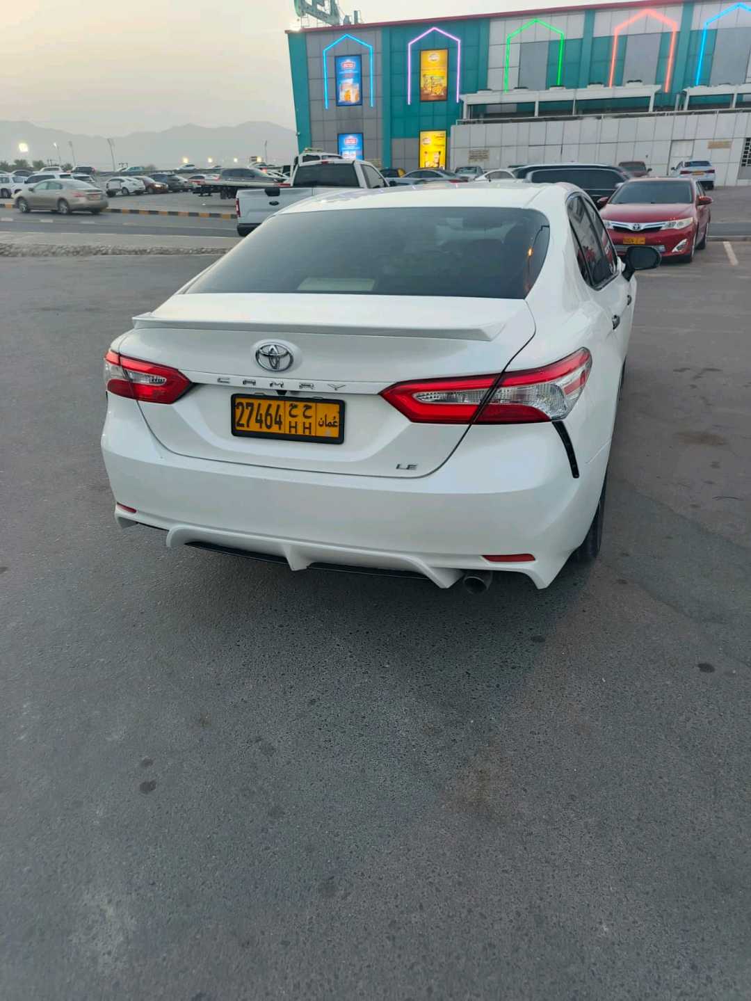 Car Image 2018 TOYOTA CAMRY LE