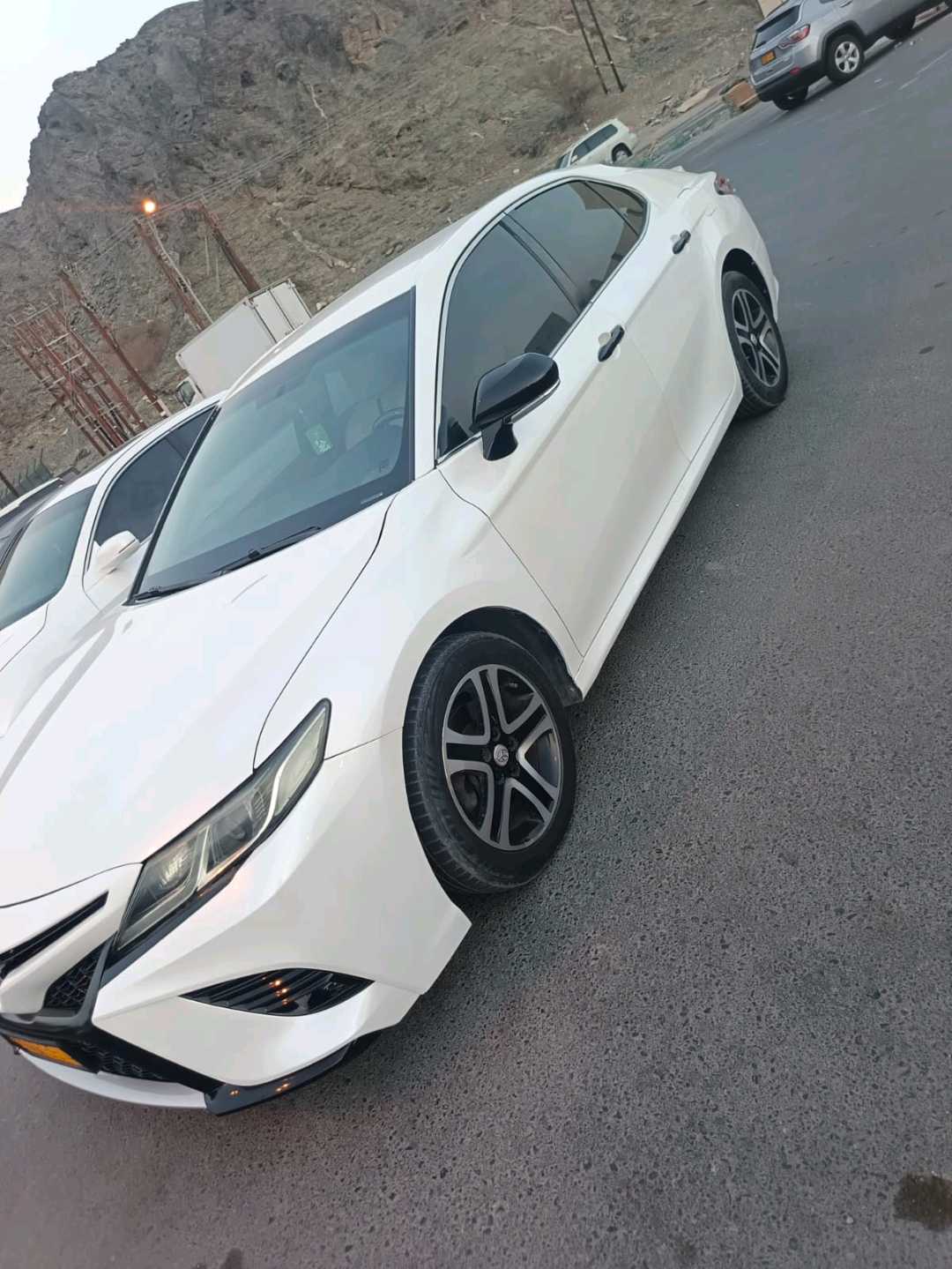 Car Image 2018 TOYOTA CAMRY LE