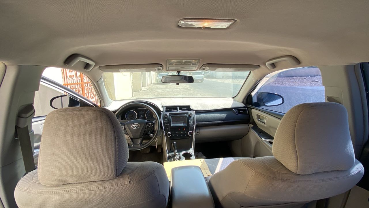 Car Image 2017 TOYOTA CAMRY LE