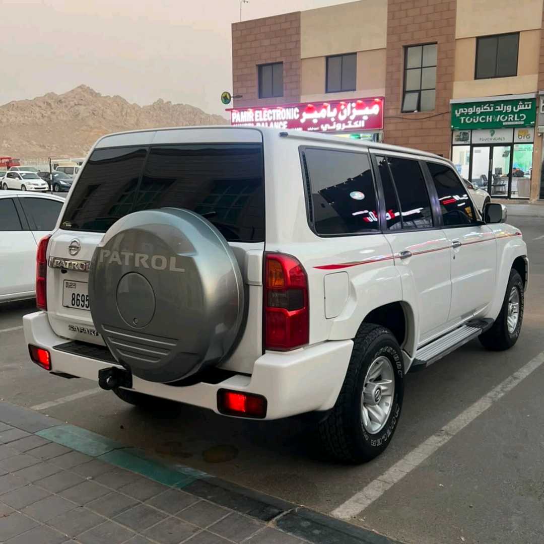 Car Image 2019 NISSAN SAFARI 