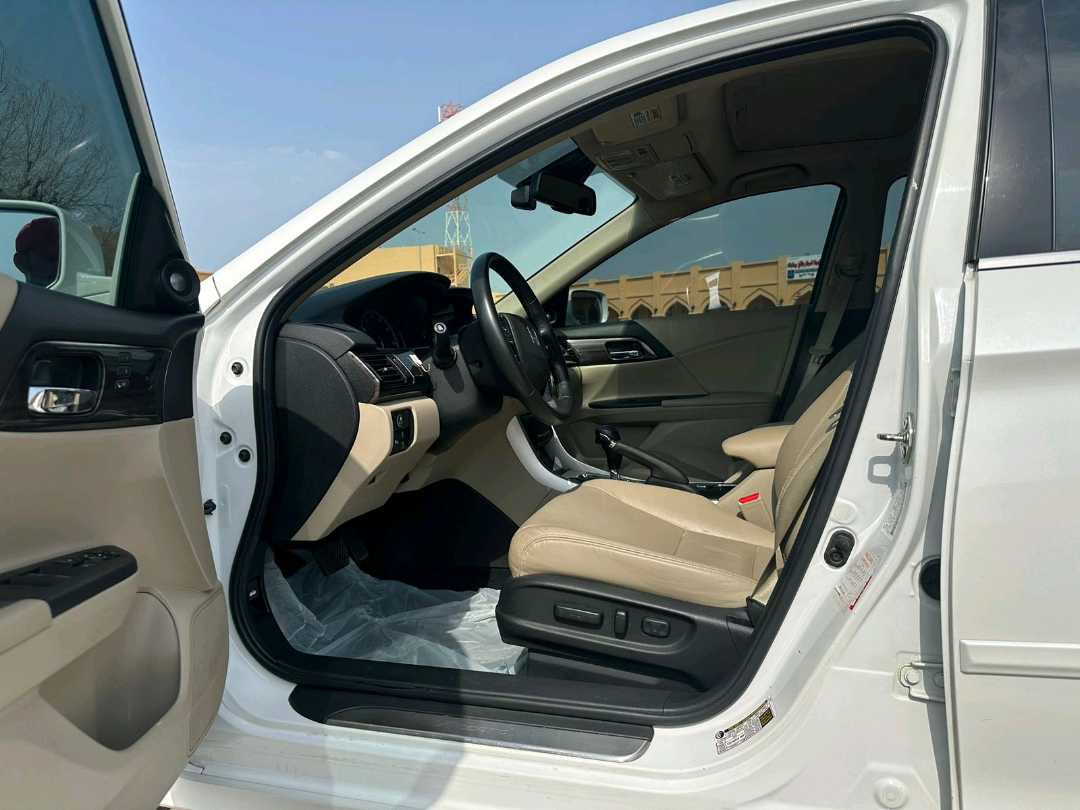 Car Image 2017 HONDA ACCORD TOURING