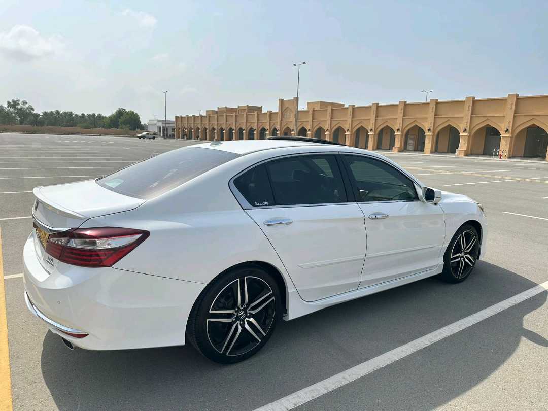 Car Image 2017 HONDA ACCORD TOURING