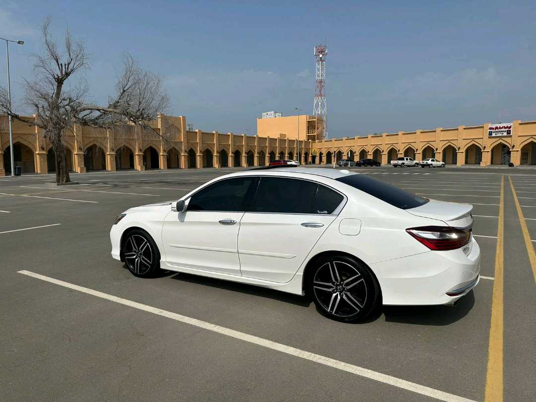 Car Image 2017 HONDA ACCORD TOURING