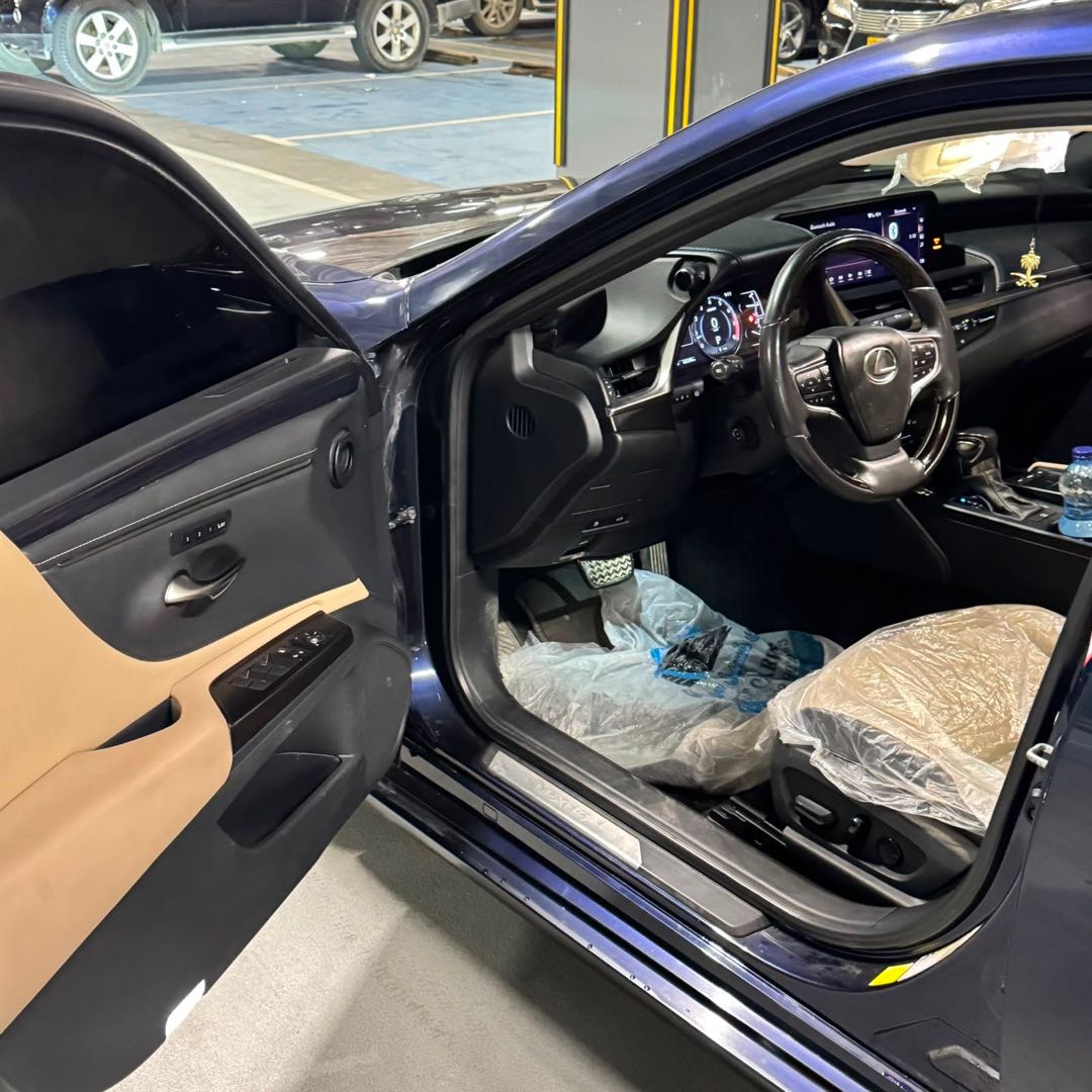 Car Image 2019 LEXUS ES 350