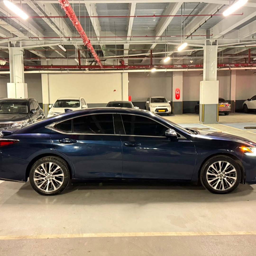 Car Image 2019 LEXUS ES 350