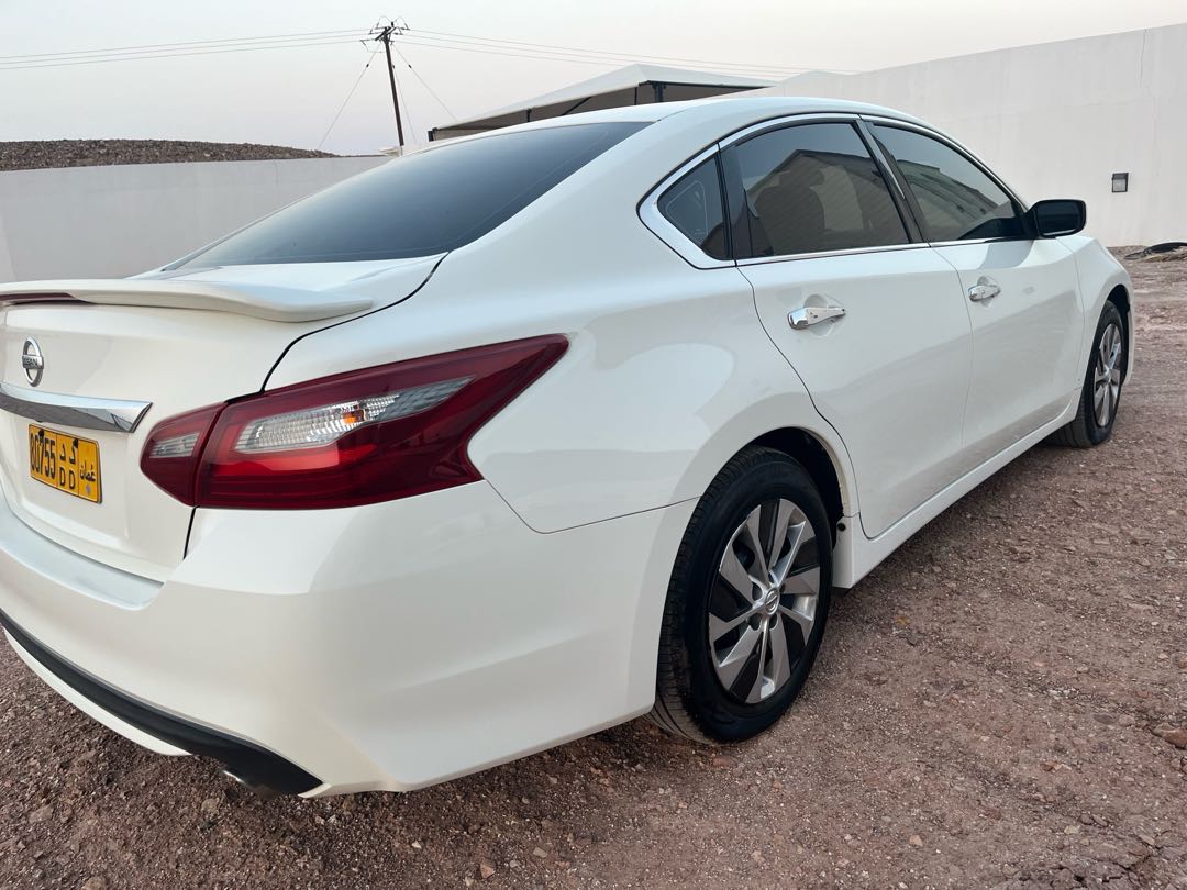 Car Image 2018 NISSAN ALTIMA SV
