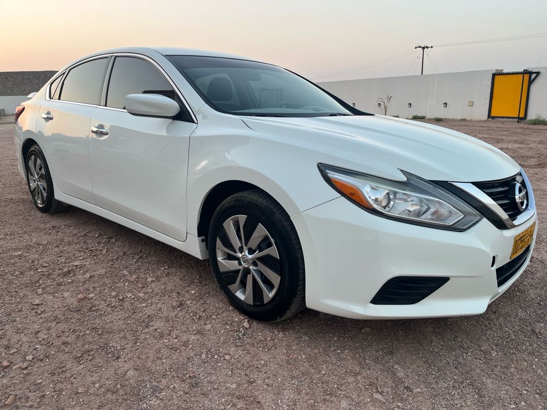 Car Image 2018 NISSAN ALTIMA SV