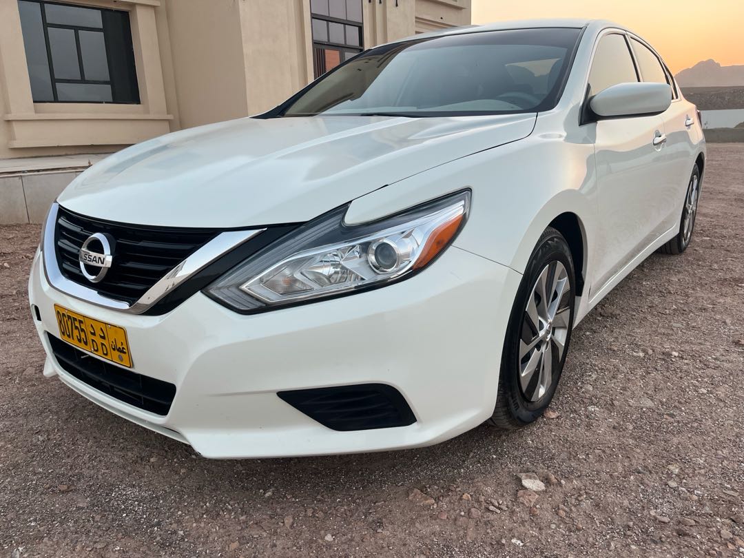 Car Image 2018 NISSAN ALTIMA SV