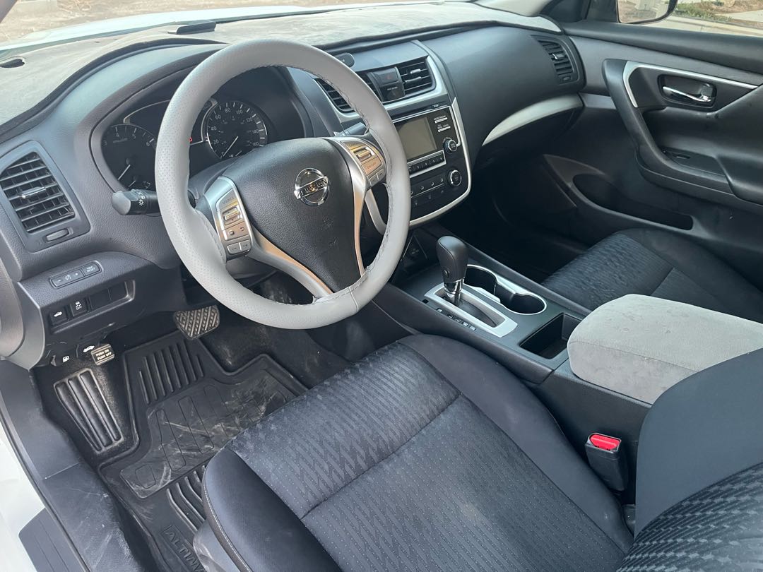 Car Image 2018 NISSAN ALTIMA SV