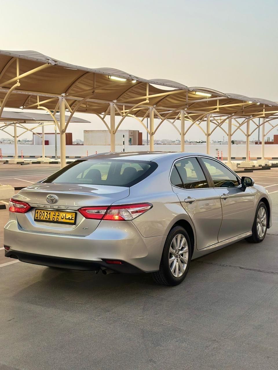 Car Image 2018 TOYOTA CAMRY LE