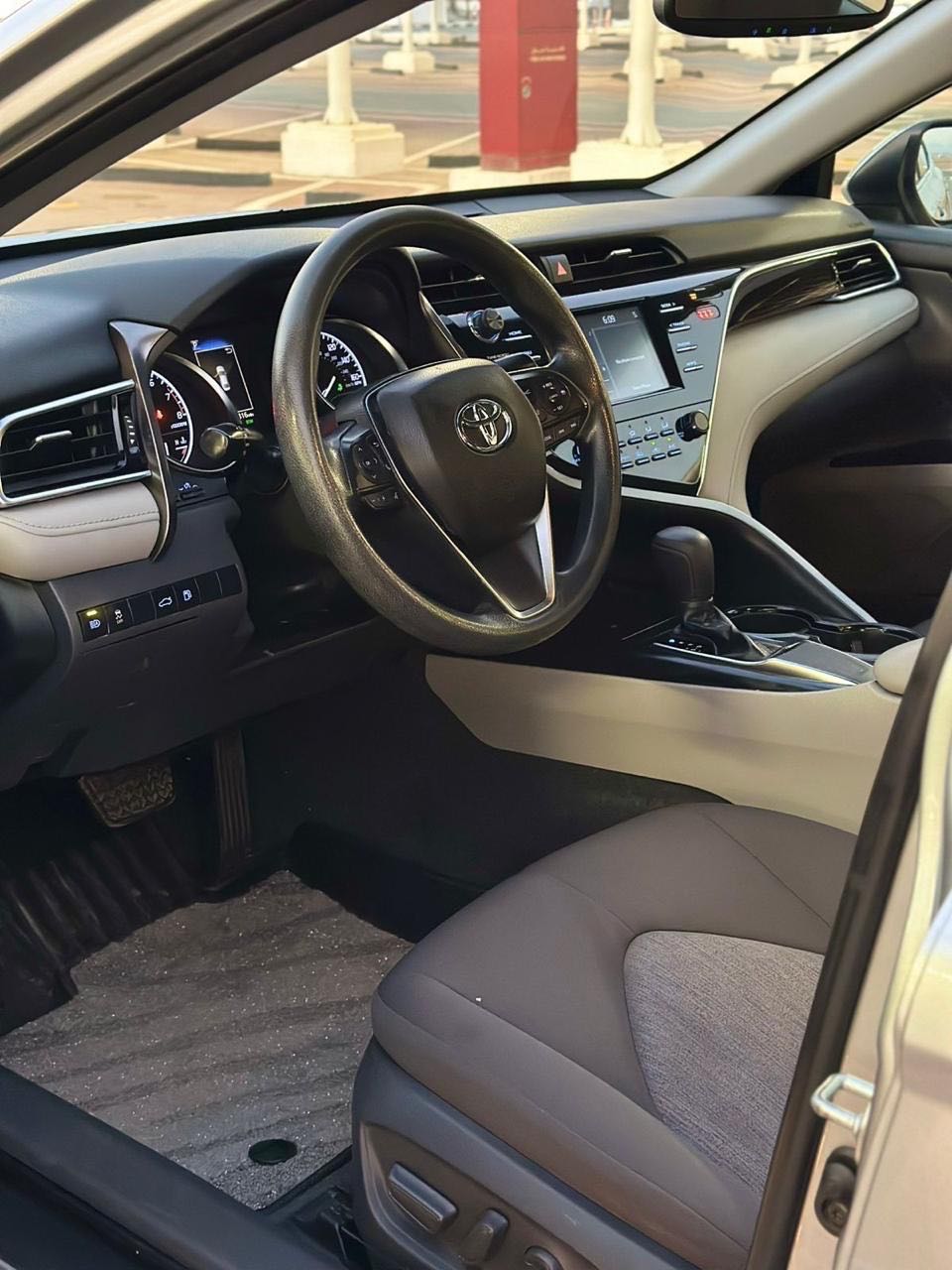 Car Image 2018 TOYOTA CAMRY LE