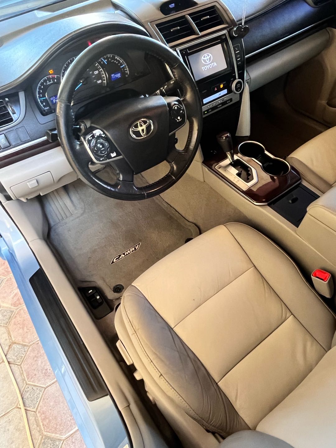 Car Image 2014 TOYOTA CAMRY XLE