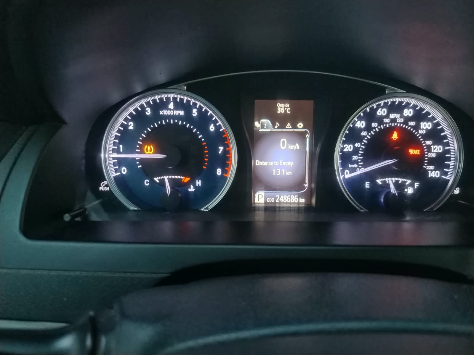 Car Image 2015 TOYOTA CAMRY LE