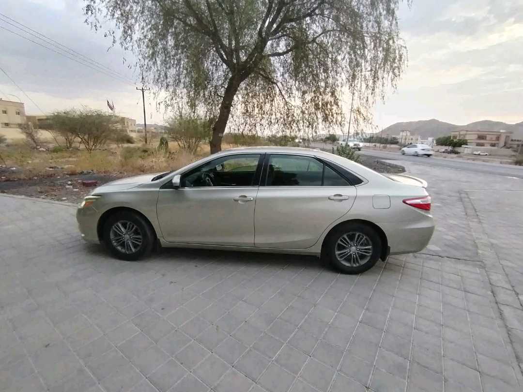 Car Image 2015 TOYOTA CAMRY LE