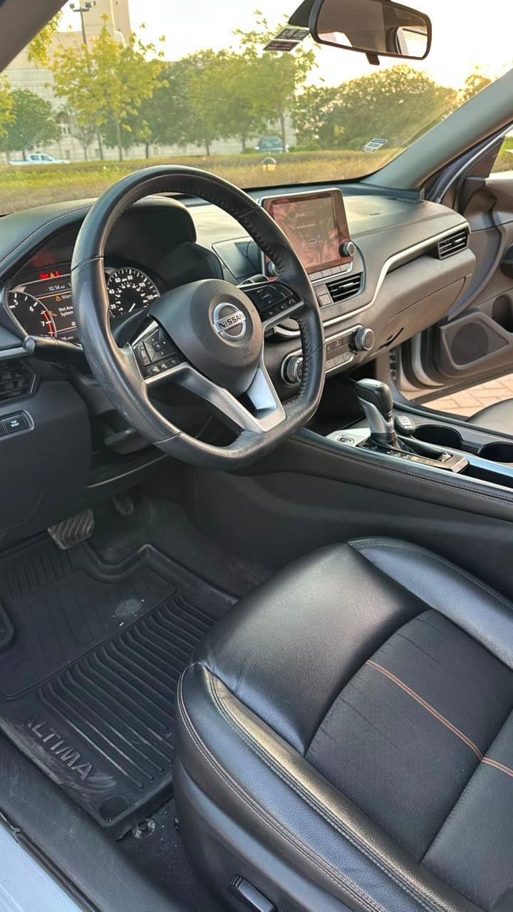 Car Image 2020 NISSAN ALTIMA SR