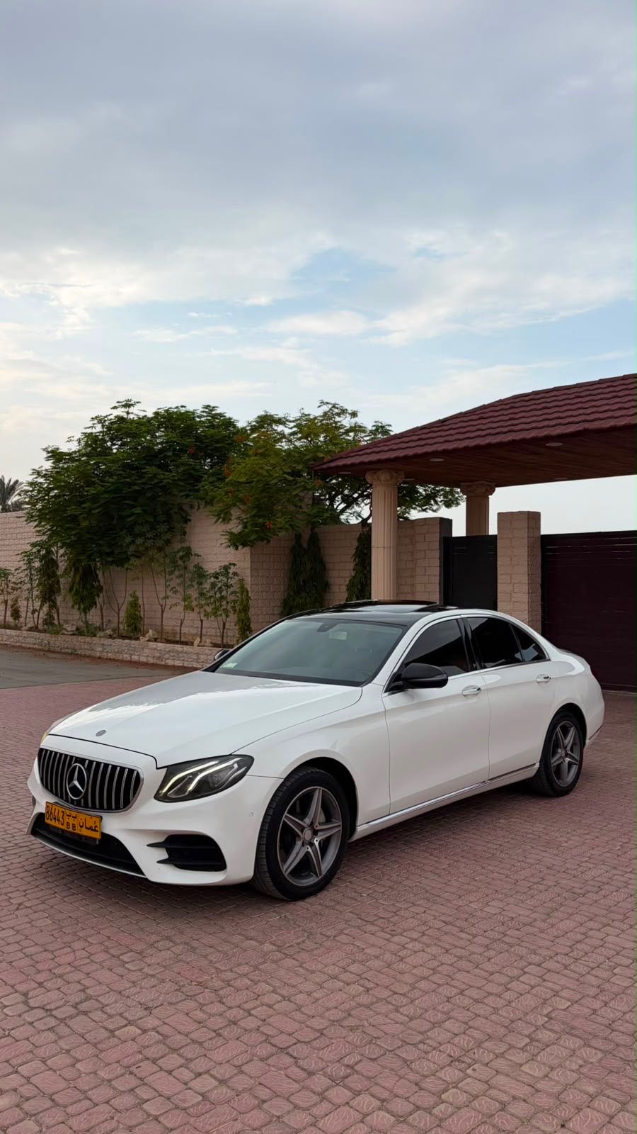 Car Image 2017 MERCEDES E Class 300