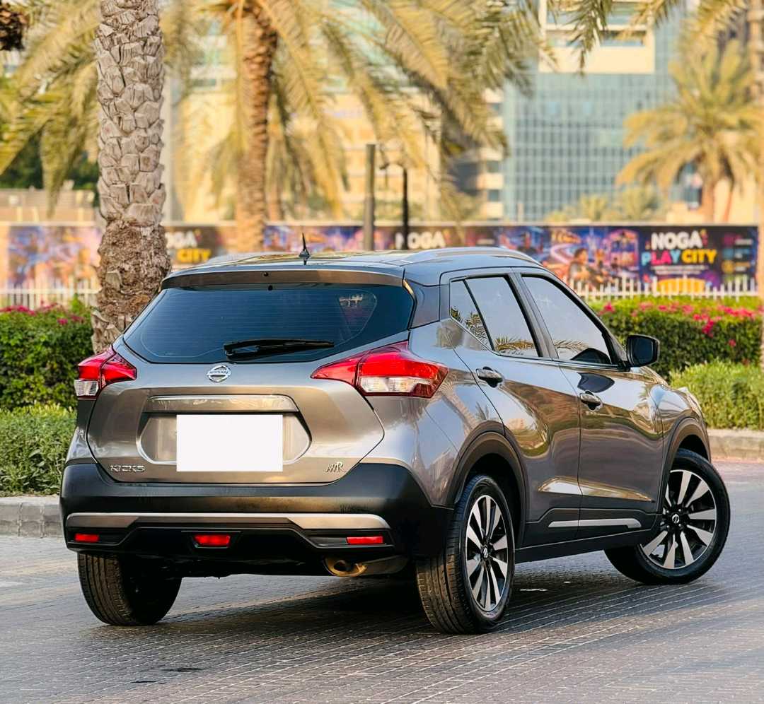 Car Image 2017 NISSAN KICKS 