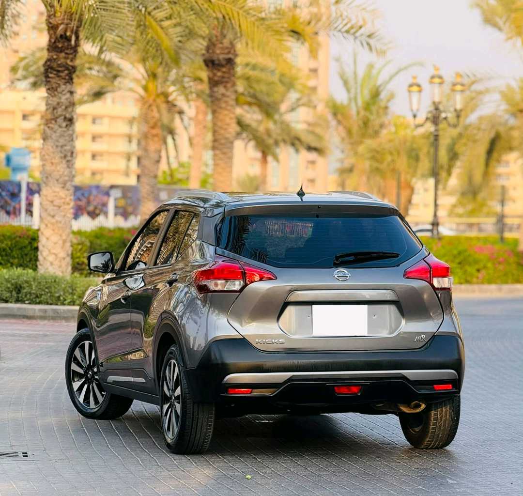 Car Image 2017 NISSAN KICKS 